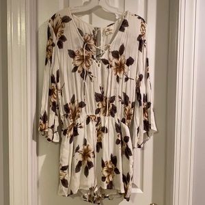 Cute O’Neill romper with pockets. Worn once, great condition.